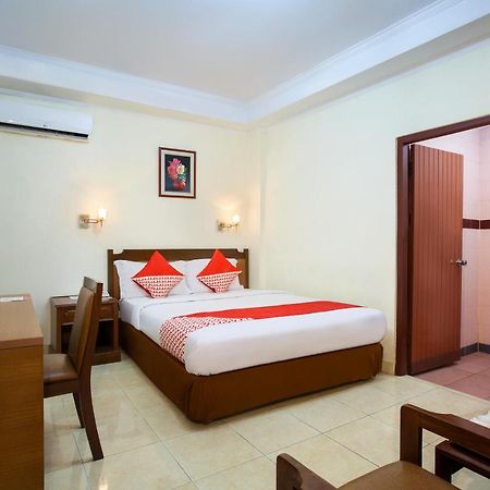 Oyo 108 Hotel Surya จาการ์ตา ภายนอก รูปภาพ