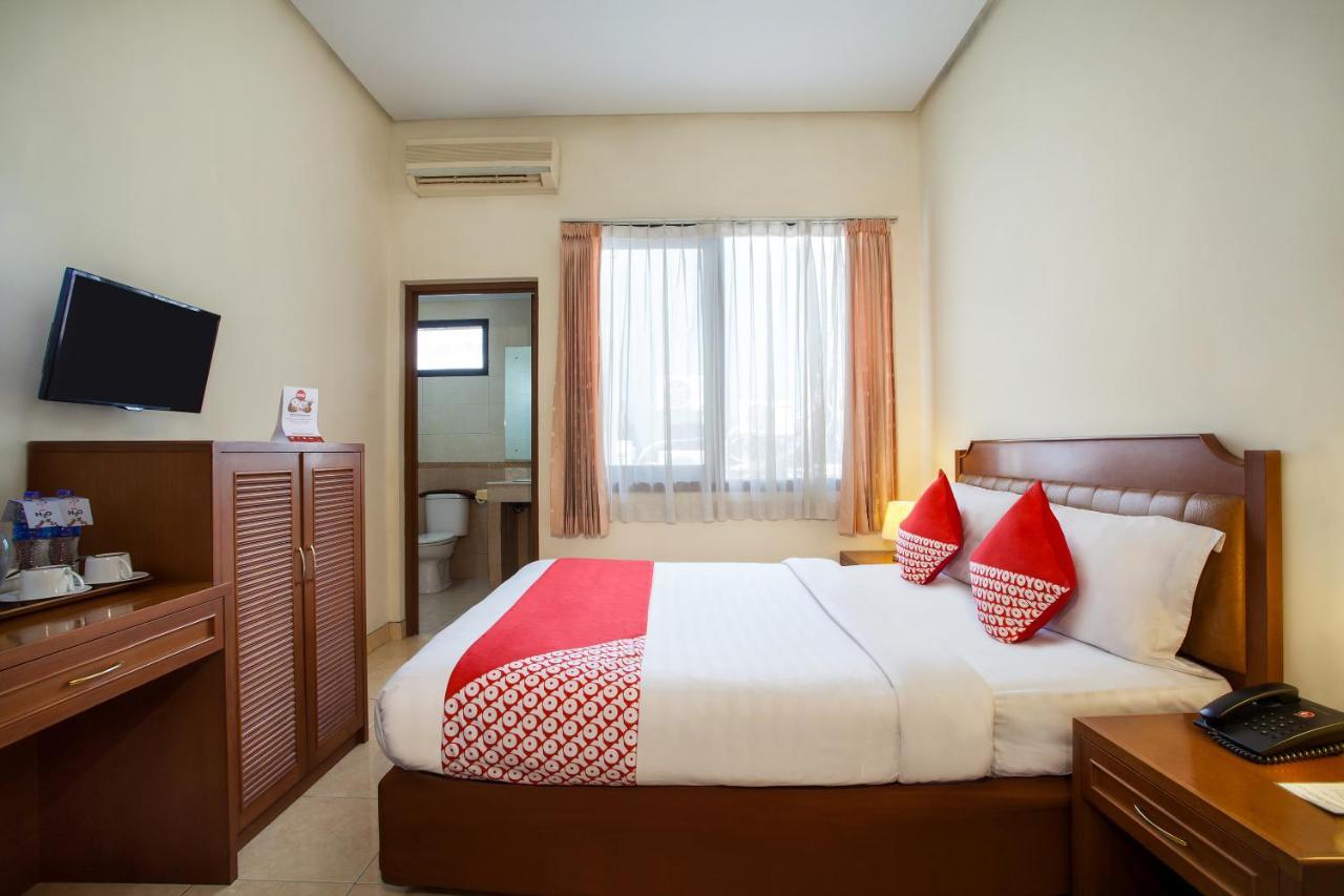 Oyo 108 Hotel Surya จาการ์ตา ภายนอก รูปภาพ