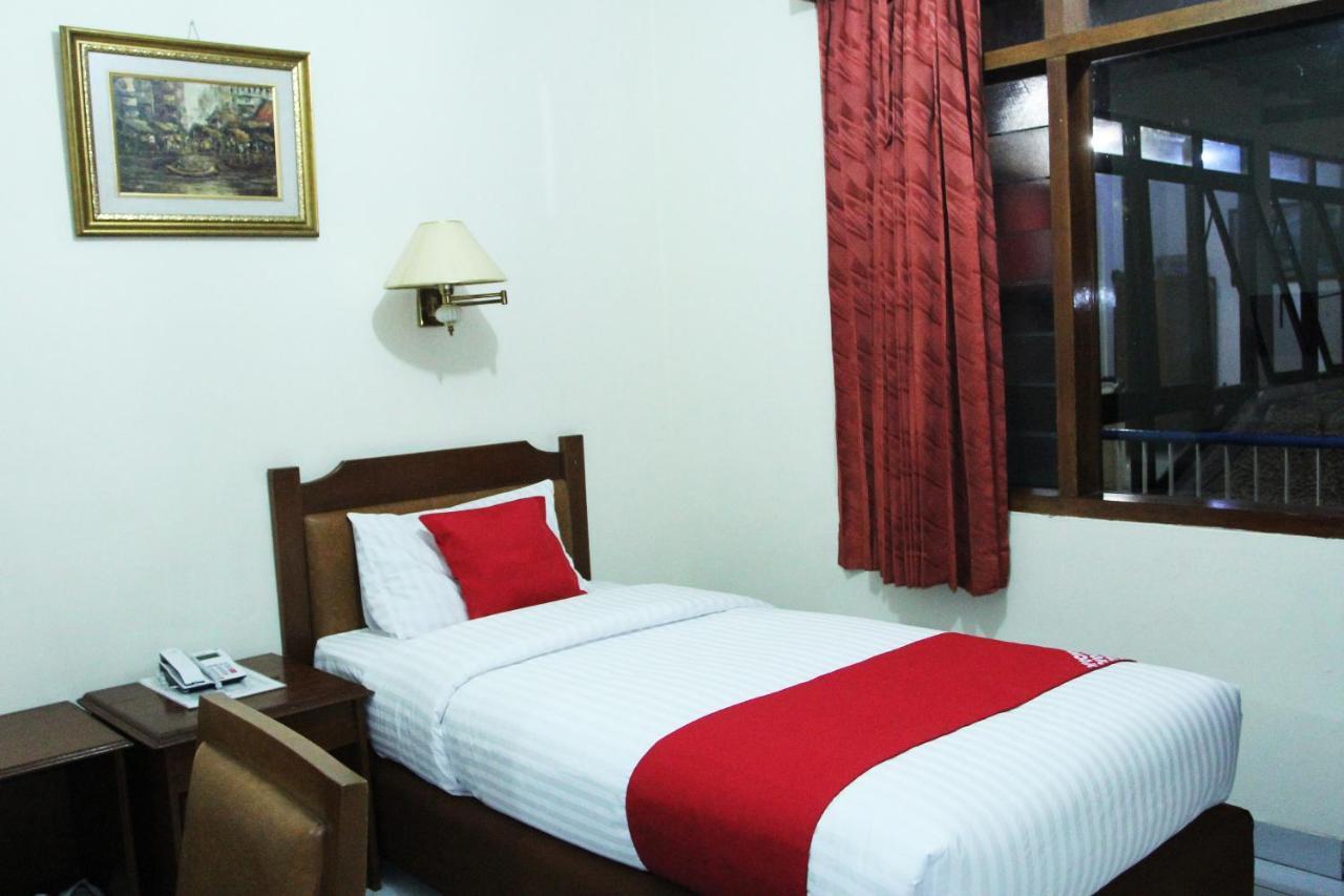 Oyo 108 Hotel Surya จาการ์ตา ภายนอก รูปภาพ