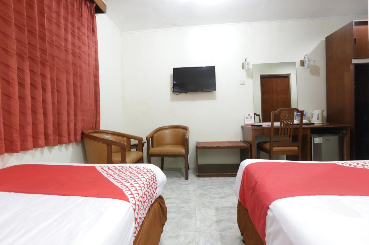 Oyo 108 Hotel Surya จาการ์ตา ภายนอก รูปภาพ