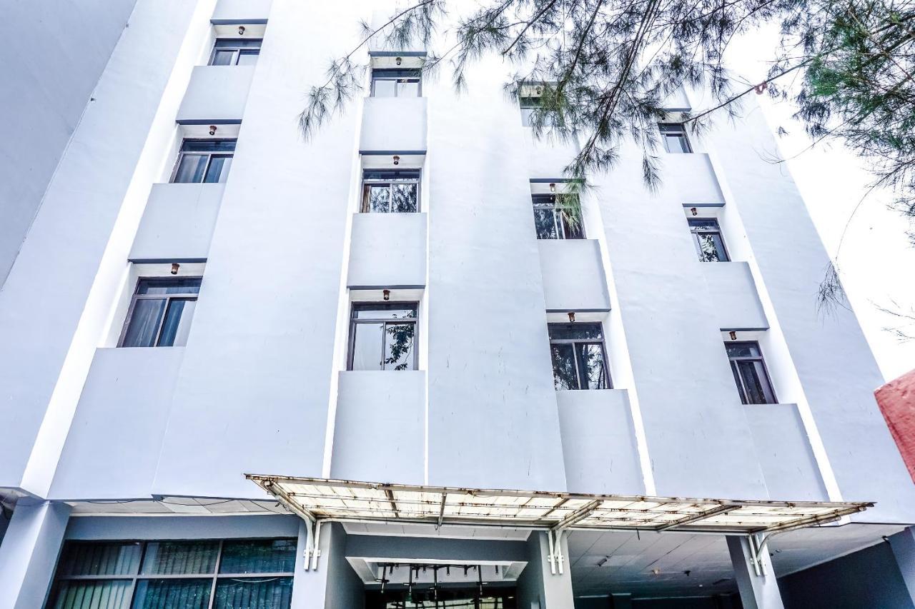 Oyo 108 Hotel Surya จาการ์ตา ภายนอก รูปภาพ