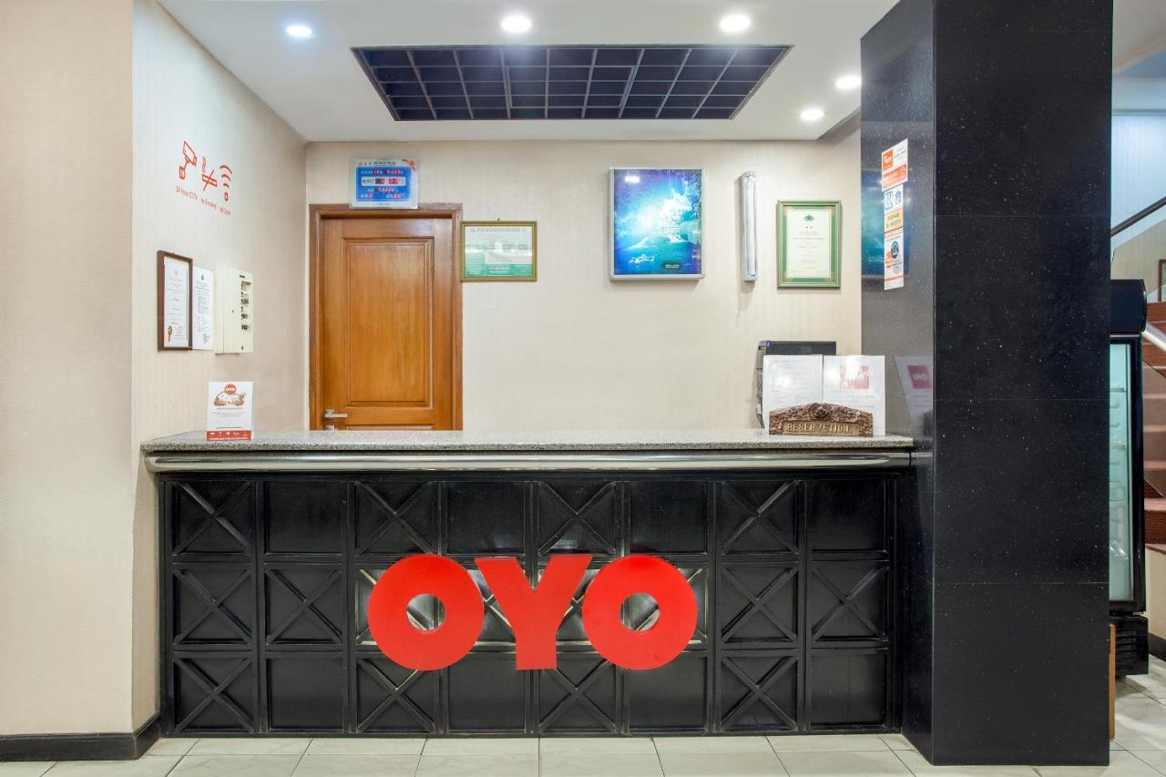 Oyo 108 Hotel Surya จาการ์ตา ภายนอก รูปภาพ