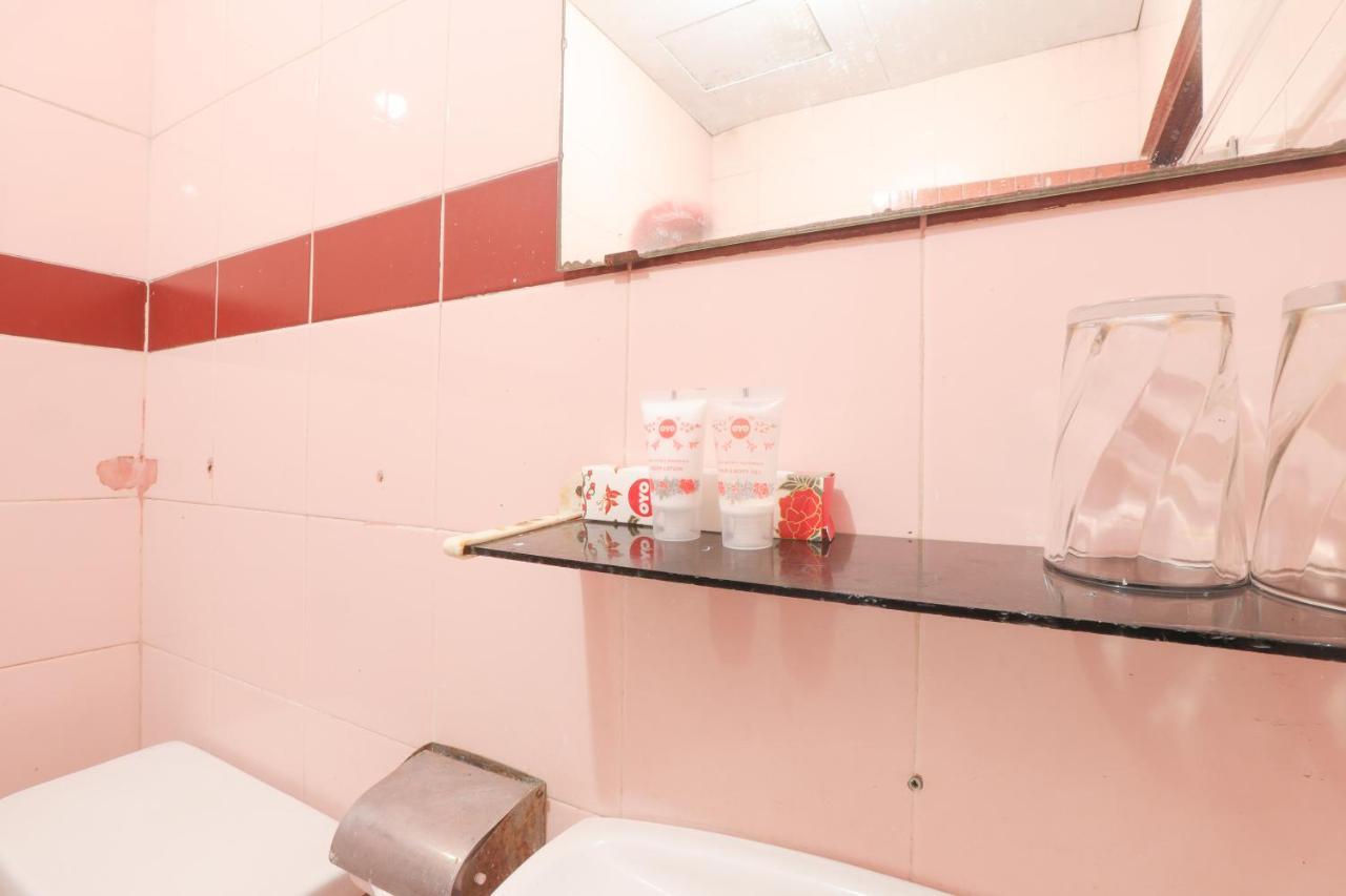Oyo 108 Hotel Surya จาการ์ตา ภายนอก รูปภาพ