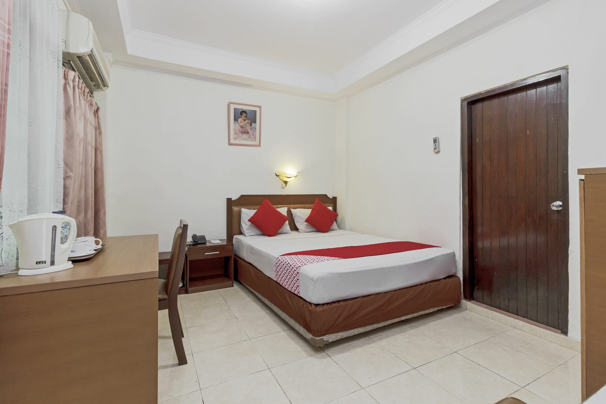 Oyo 108 Hotel Surya จาการ์ตา ภายนอก รูปภาพ