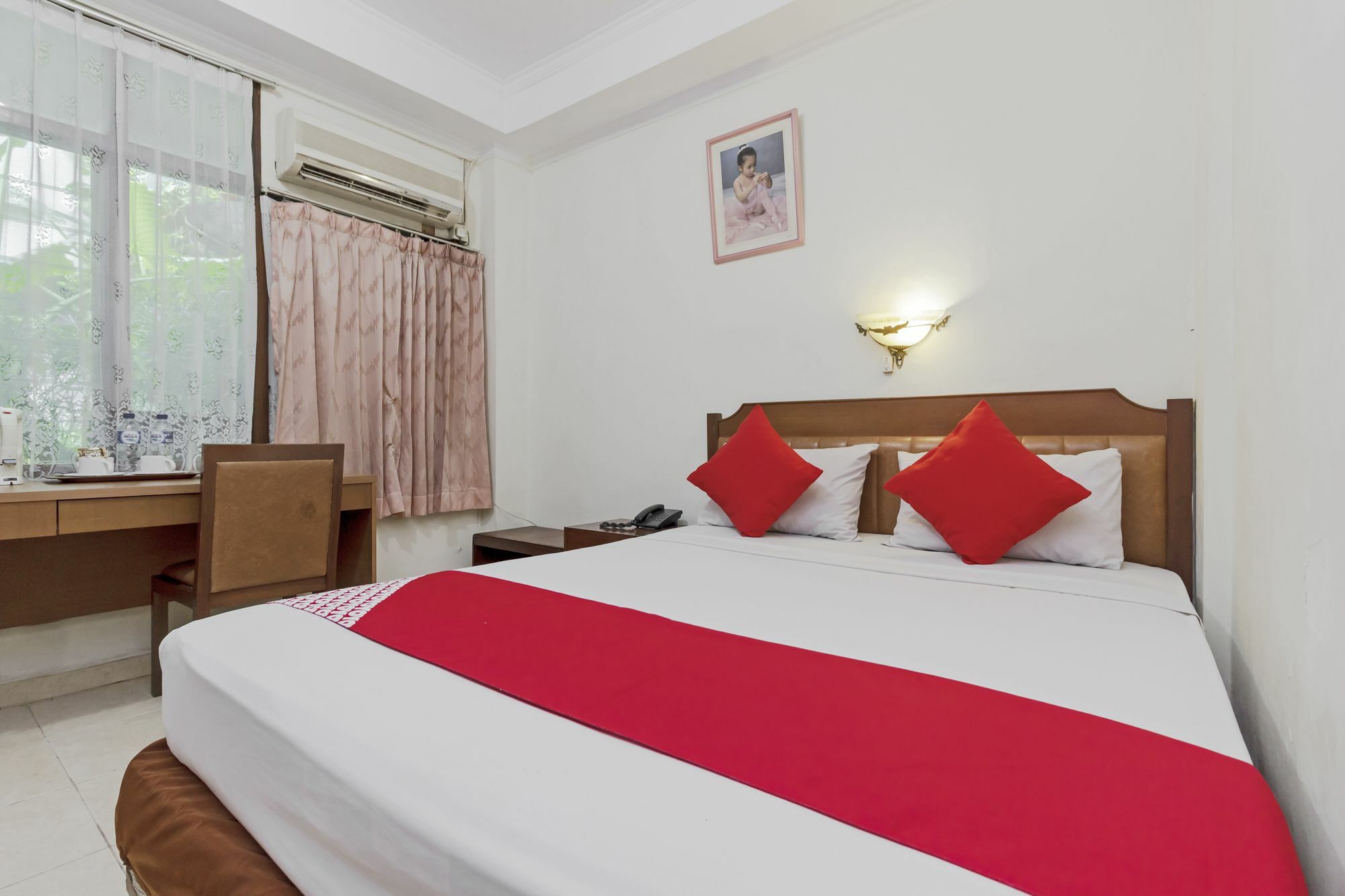 Oyo 108 Hotel Surya จาการ์ตา ภายนอก รูปภาพ