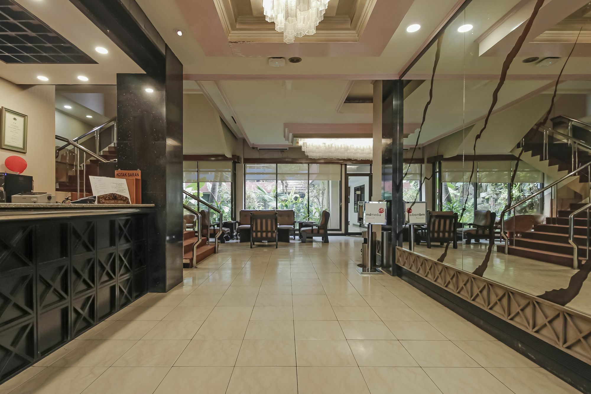 Oyo 108 Hotel Surya จาการ์ตา ภายนอก รูปภาพ