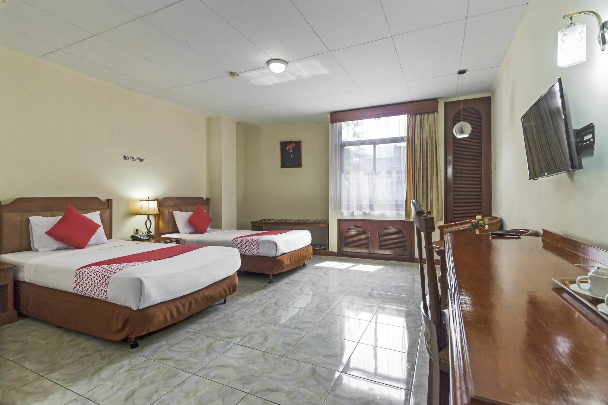 Oyo 108 Hotel Surya จาการ์ตา ภายนอก รูปภาพ