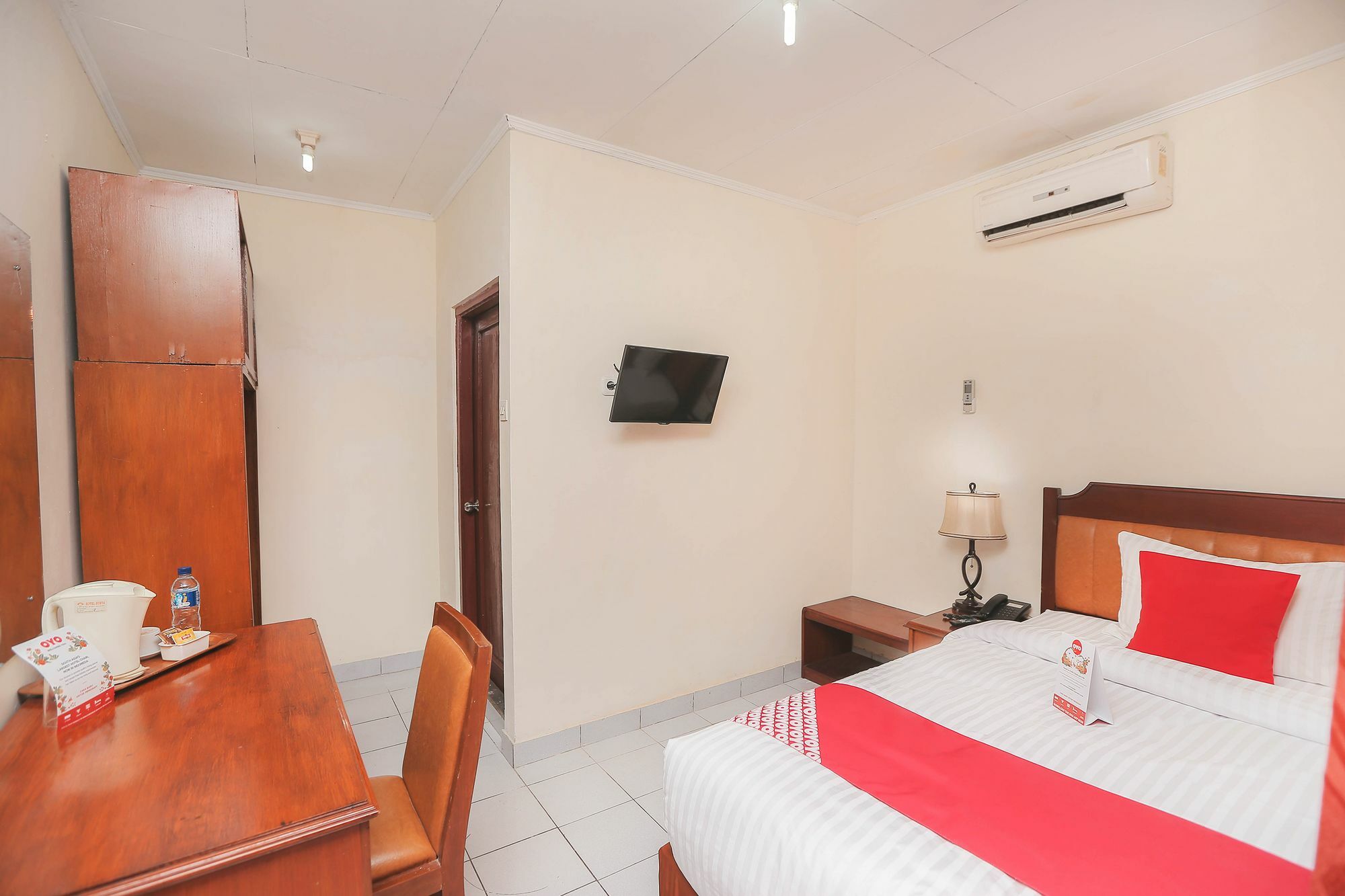 Oyo 108 Hotel Surya จาการ์ตา ภายนอก รูปภาพ