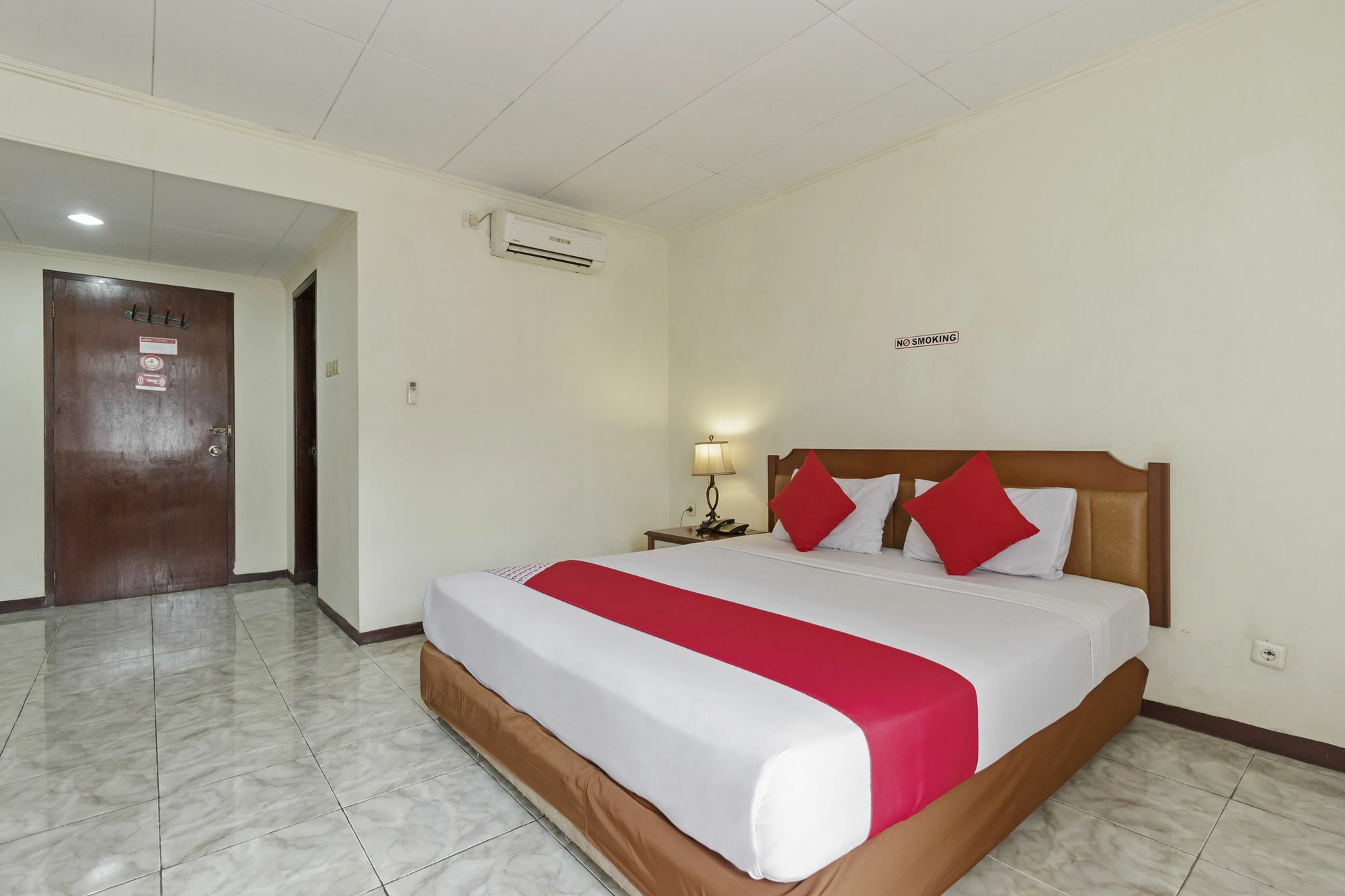 Oyo 108 Hotel Surya จาการ์ตา ภายนอก รูปภาพ