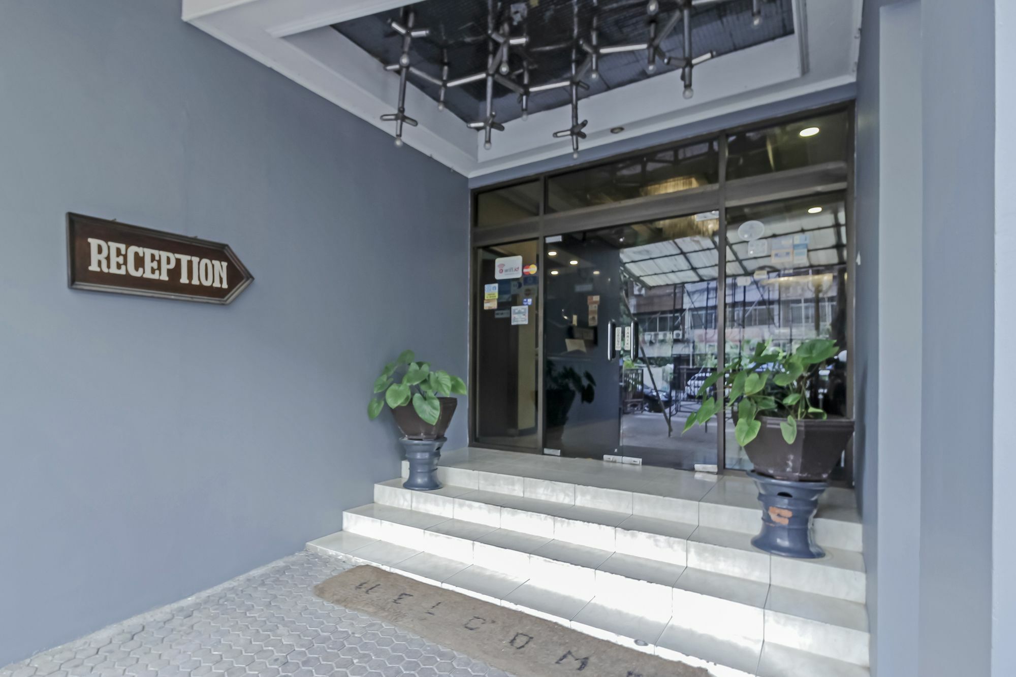 Oyo 108 Hotel Surya จาการ์ตา ภายนอก รูปภาพ