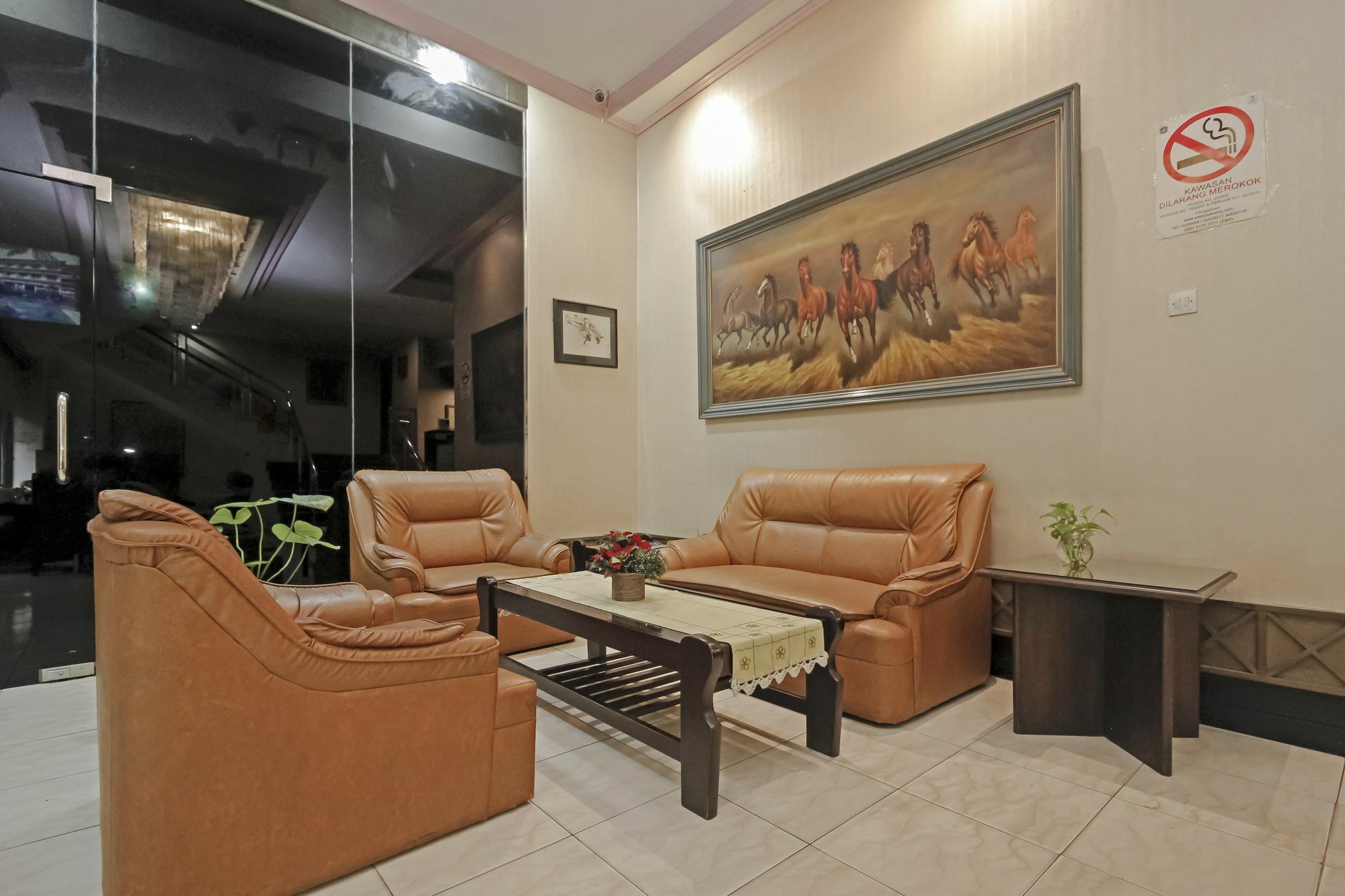 Oyo 108 Hotel Surya จาการ์ตา ภายนอก รูปภาพ