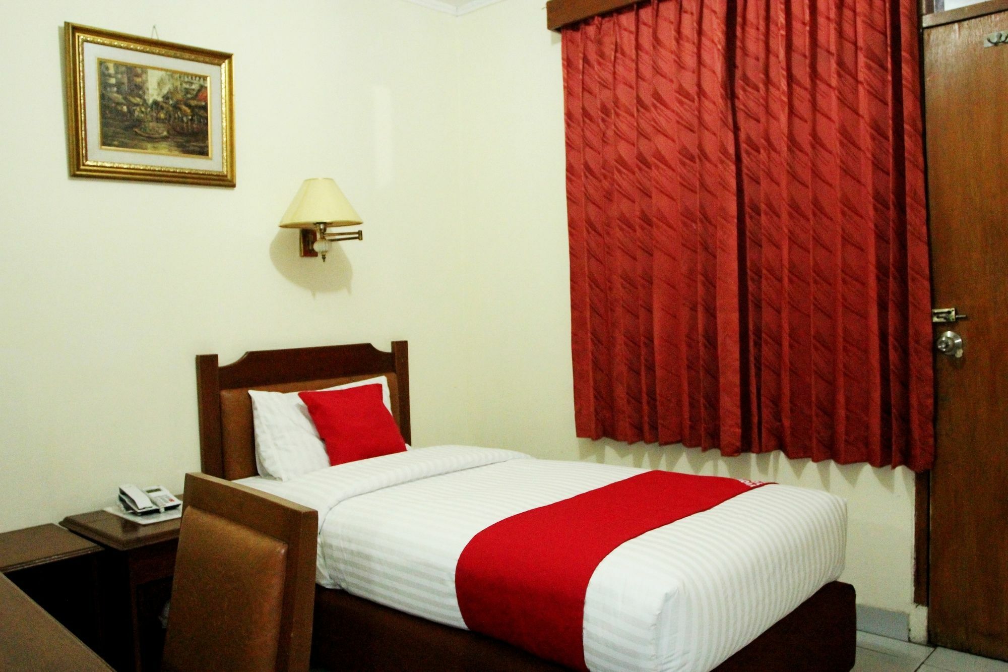 Oyo 108 Hotel Surya จาการ์ตา ภายนอก รูปภาพ