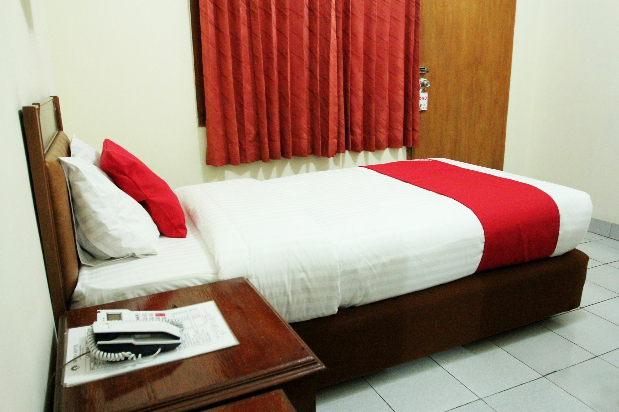 Oyo 108 Hotel Surya จาการ์ตา ภายนอก รูปภาพ