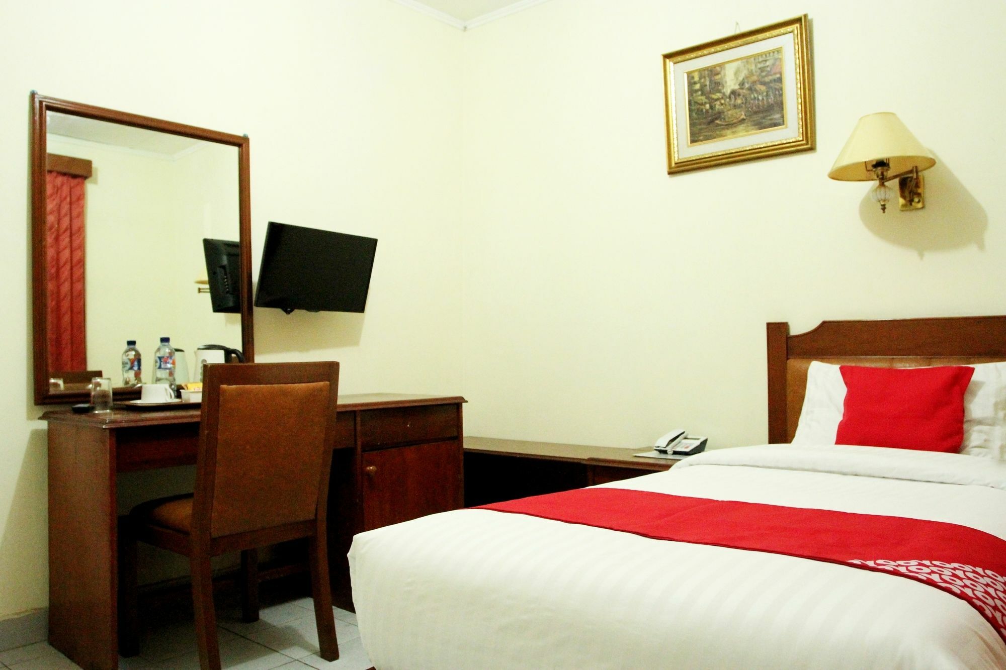 Oyo 108 Hotel Surya จาการ์ตา ภายนอก รูปภาพ