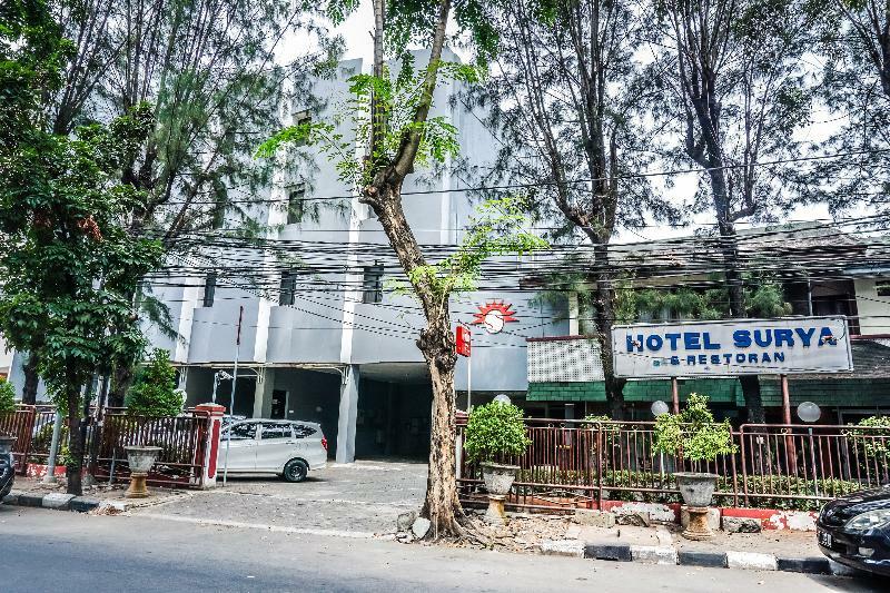 Oyo 108 Hotel Surya จาการ์ตา ภายนอก รูปภาพ