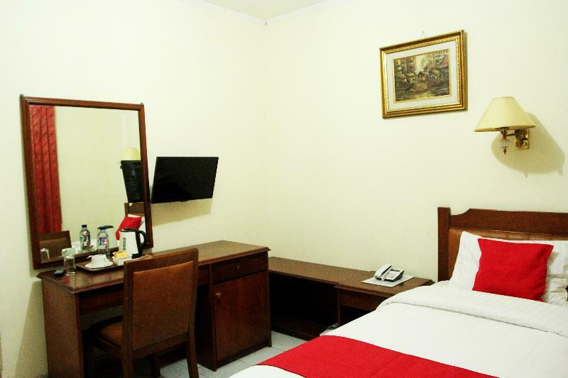 Oyo 108 Hotel Surya จาการ์ตา ภายนอก รูปภาพ