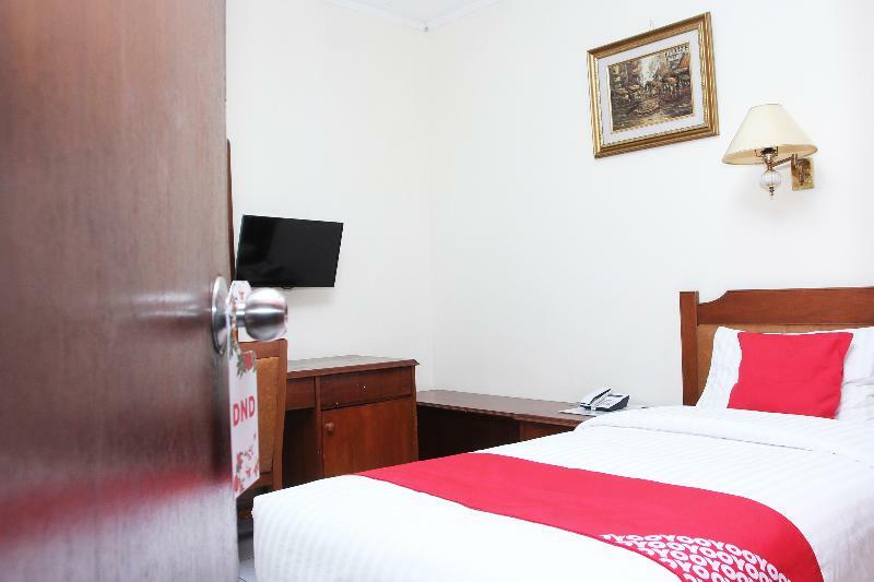 Oyo 108 Hotel Surya จาการ์ตา ภายนอก รูปภาพ