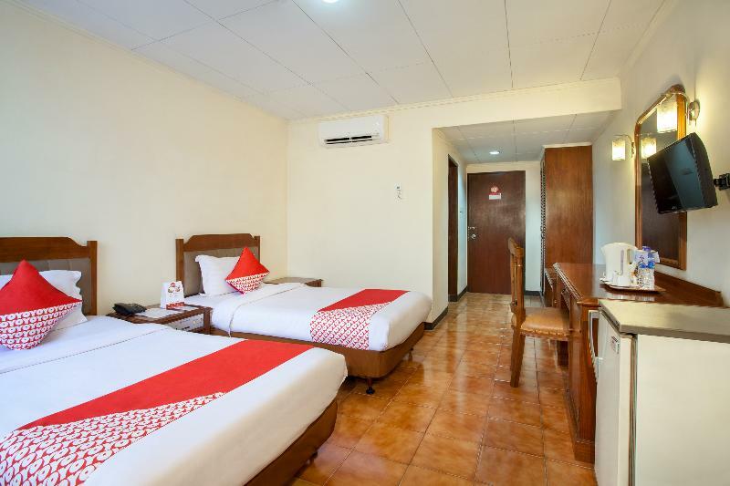 Oyo 108 Hotel Surya จาการ์ตา ภายนอก รูปภาพ
